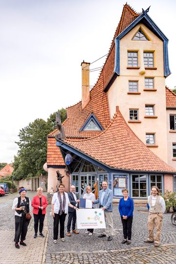 Ministerin Birgit Honé übergab am 11.08.2021 in Northeim einen Förderbescheid für das Projekt „Wohnen in der Altstadt – Reaktivierung im Bestand des Fachwerk5Ecks“ aus dem Programm „Zukunftsräume“
