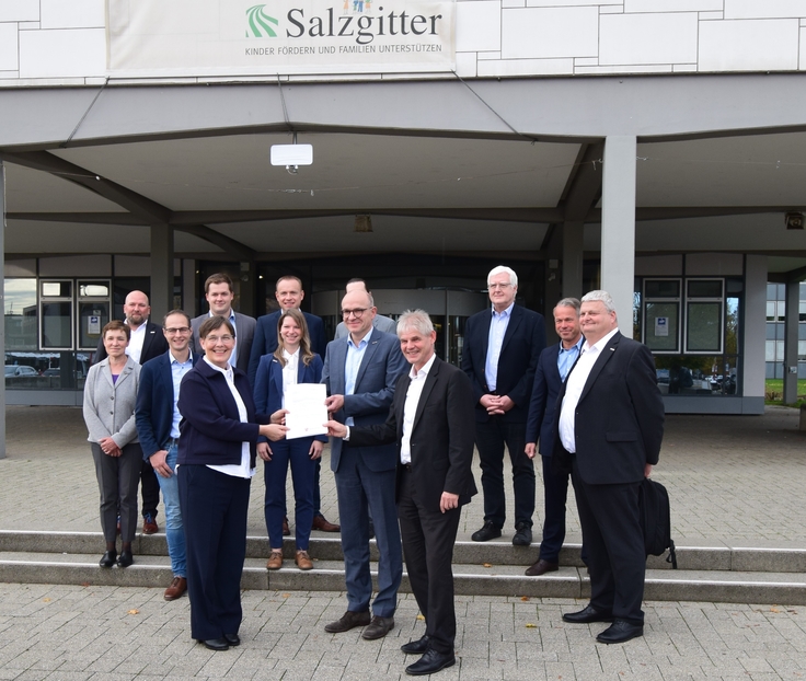 Bescheidübergabe am Rathaus Salzgitter