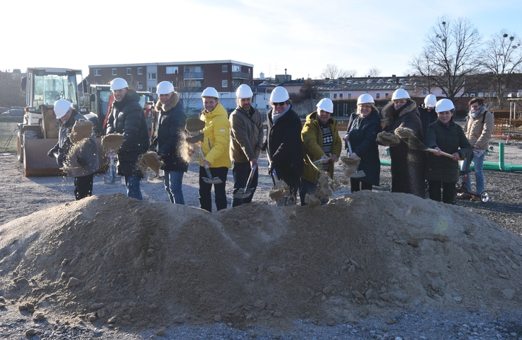 Symbolischer erster Spatenstich für die neue Grundschule Nord in Salzgitter-Lebenstedt.