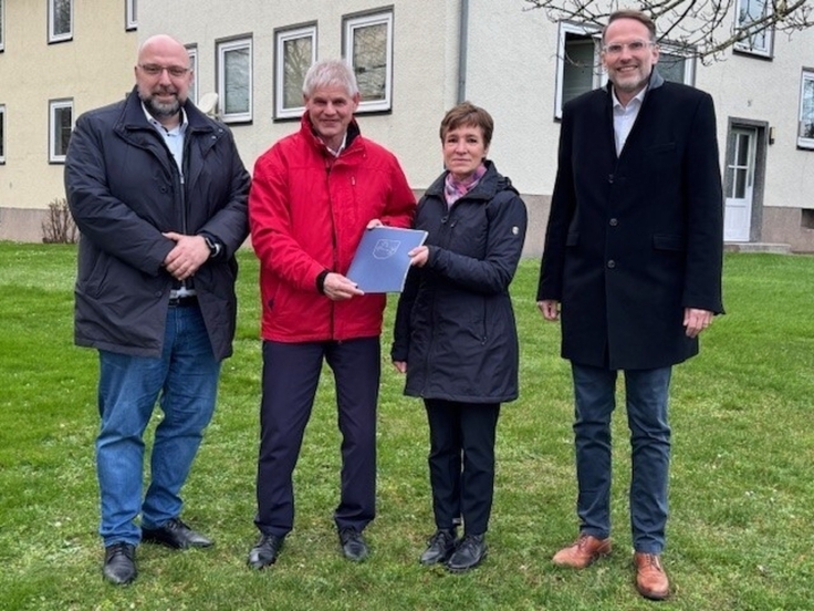 Bescheidübergabe an Herrn OB Klingebiel