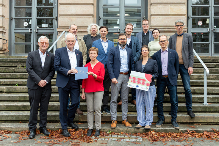 Gruppenfoto Bescheidübergabe InnoREG