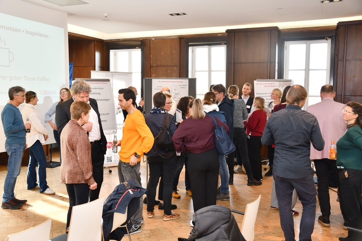 Nach den Vorträgen gab es viele Möglichkeiten für Fragen, Austausch und zum Netzwerken.