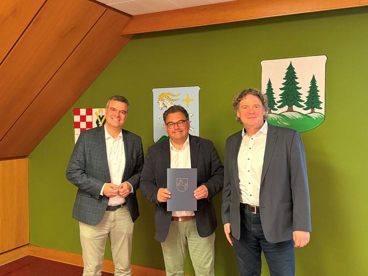 Setzen auch für die kommenden drei Jahre auf eine enge Zusammenarbeit (v.l.): Landrat Dr. Alexander Saipa, Braunlages Bürgermeister Wolfgang Langer und Dr. Oliver Fuchs vom ArL Braunschweig