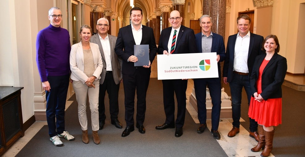 Gruppenfoto mit Staatssekretär Wunderling-Weilbier