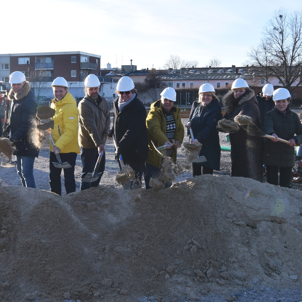 Symbolischer erster Spatenstich für die neue Grundschule Nord in Salzgitter-Lebenstedt.