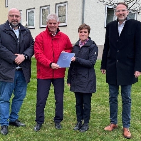 Bescheidübergabe an Herrn OB Klingebiel
