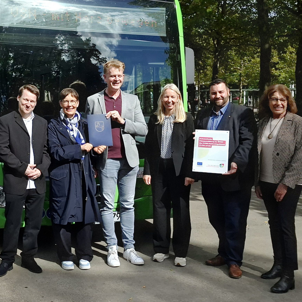 Übergabe des Förderbescheids mit Philipp Wendt (VSN), Dr. Ulrike Witt (Landesbeauftragte für regionale Landesentwicklung Braunschweig), Stephan Börger (ZVSN-Verbandsgeschäftsführer), Doreen Fragel (Erste Kreisrätin Landkreis Göttingen und Vorsitz