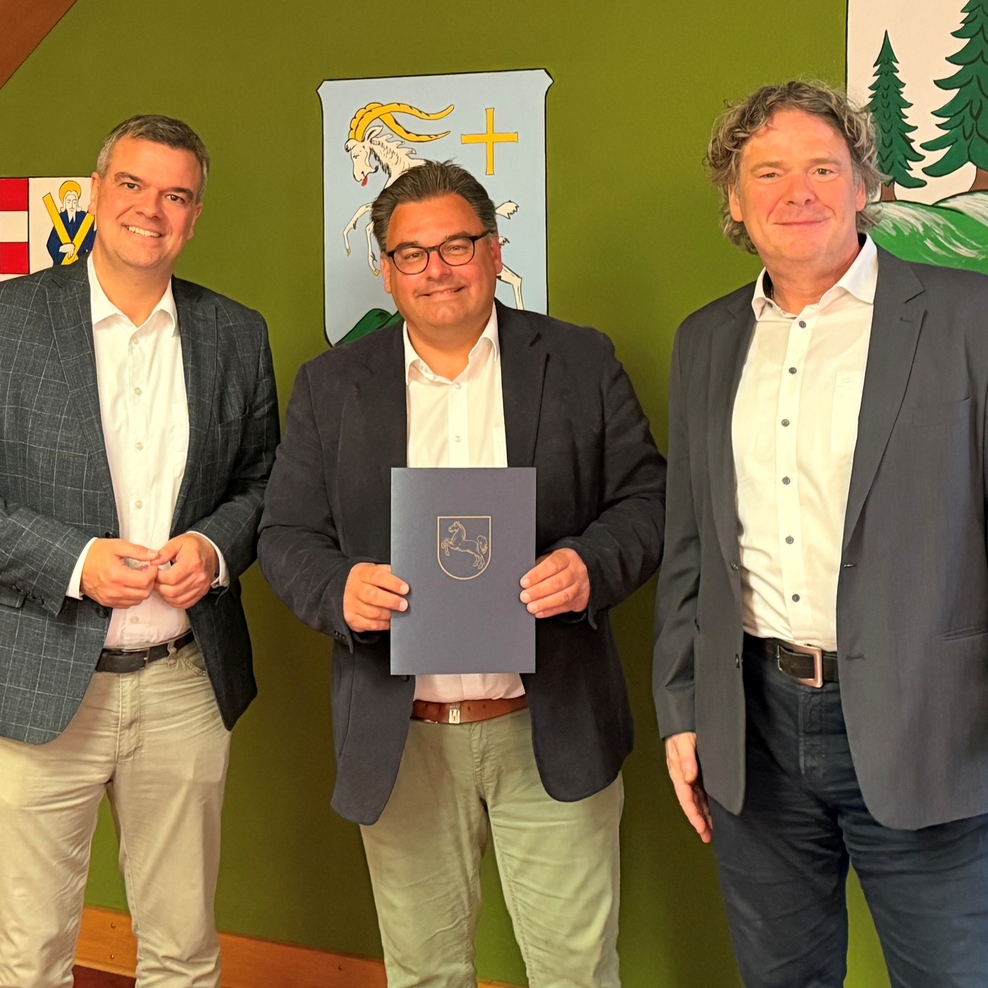 Setzen auch für die kommenden drei Jahre auf eine enge Zusammenarbeit (v.l.): Landrat Dr. Alexander Saipa, Braunlages Bürgermeister Wolfgang Langer und Dr. Oliver Fuchs vom ArL Braunschweig