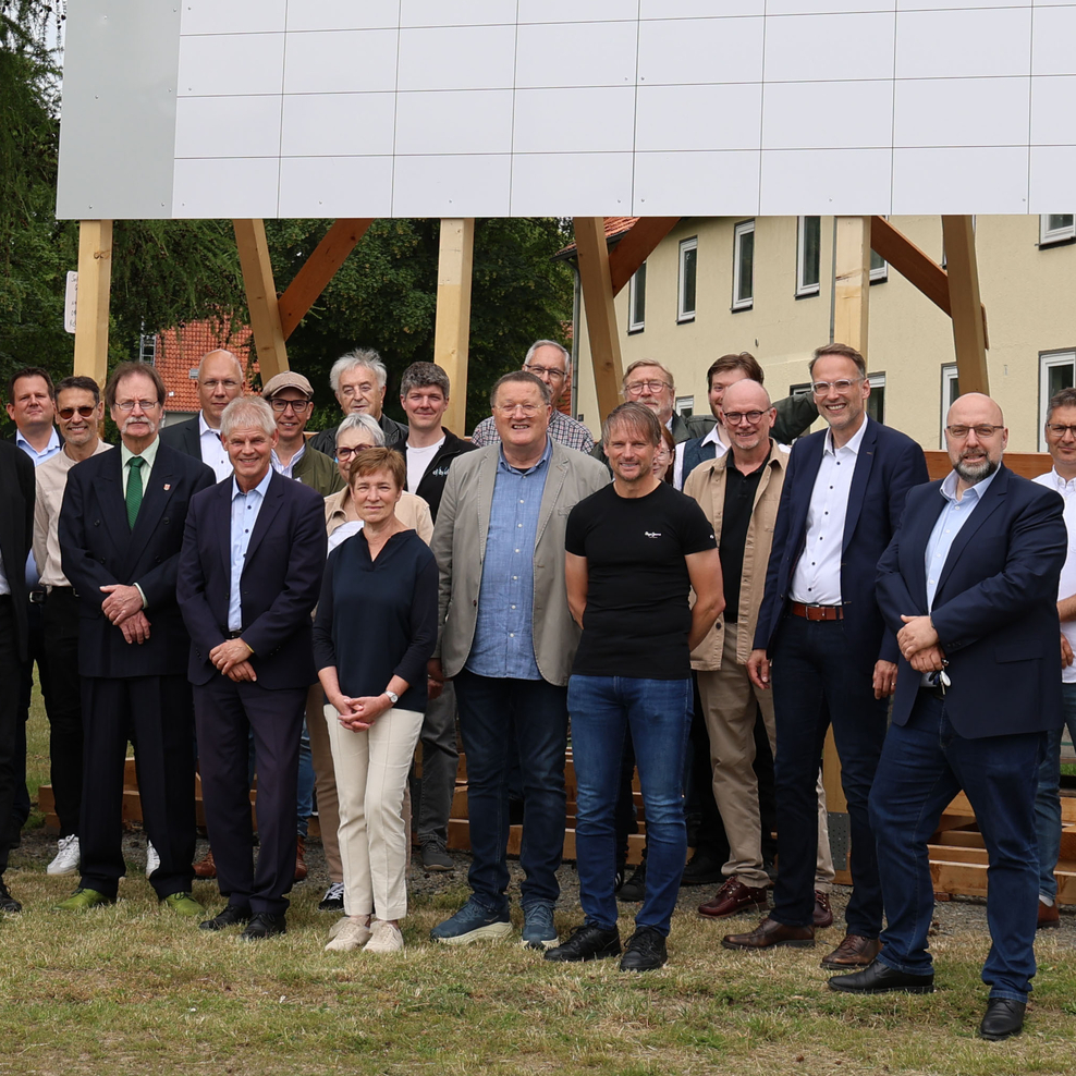 Gruppenbild beim Sanierungsstart in Salzgitter-Bad